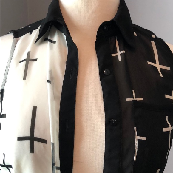 Truth NYC Cross Print Tie Top size S - Picture 3 of 6